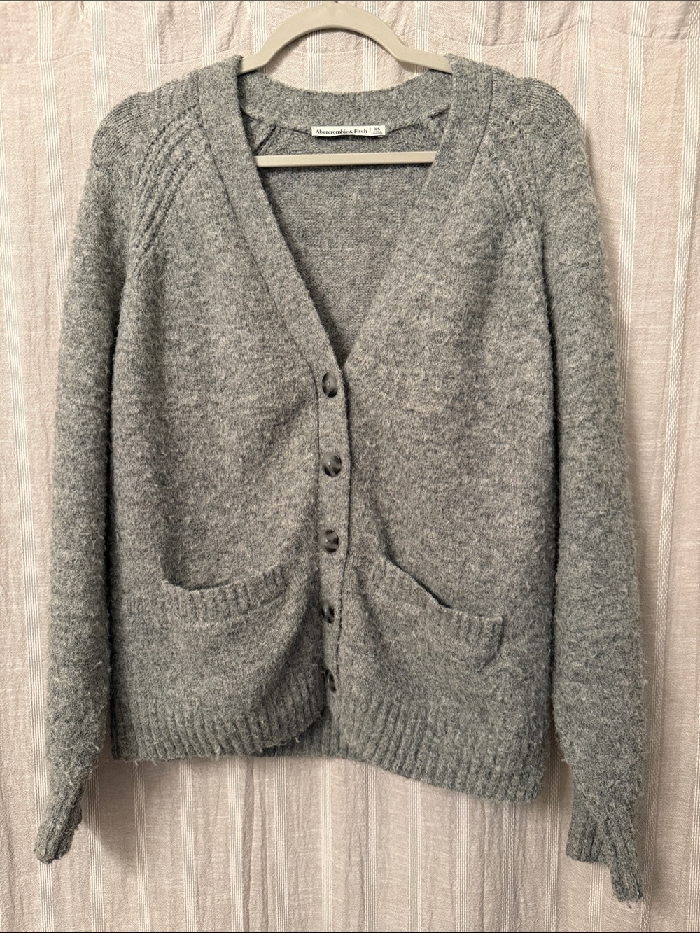 Abercrombie & Fitch Heather Gray Button-Up V-Neck Cardigan